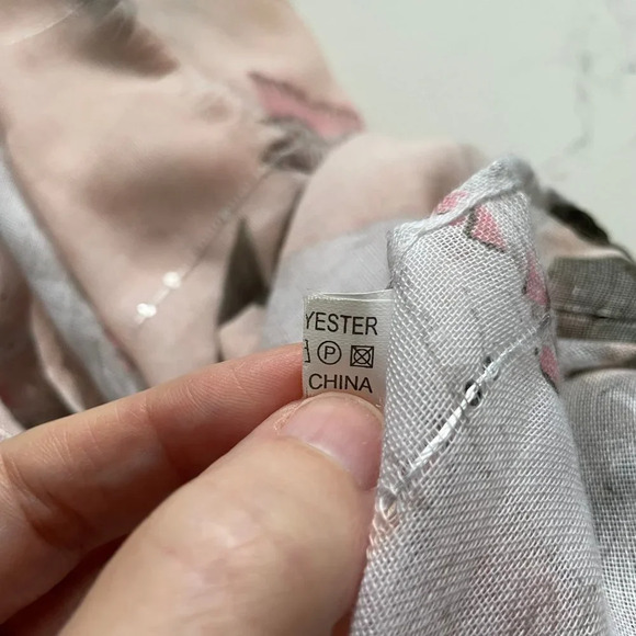 Floral Print 100% Polyester Scarf/Wrap in Blush Pink White & Green Sz OS - Picture 10 of 12